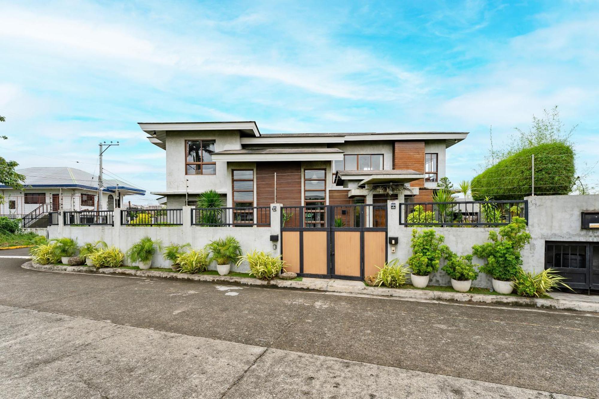 Isla Villa 1 Amazing Waterfall Pool House Near Beach, Bars & Restaurants Lapu-Lapu City Eksteriør bilde